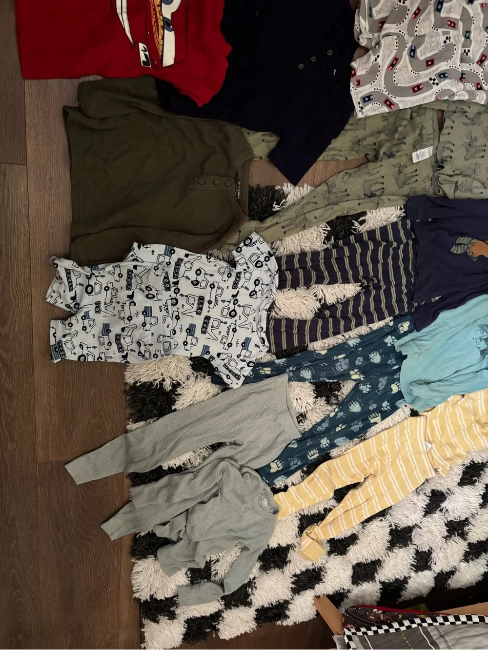 Mixed Pajama Bundle multiple brand - Assorted Colors short and long sleeve 3-5T